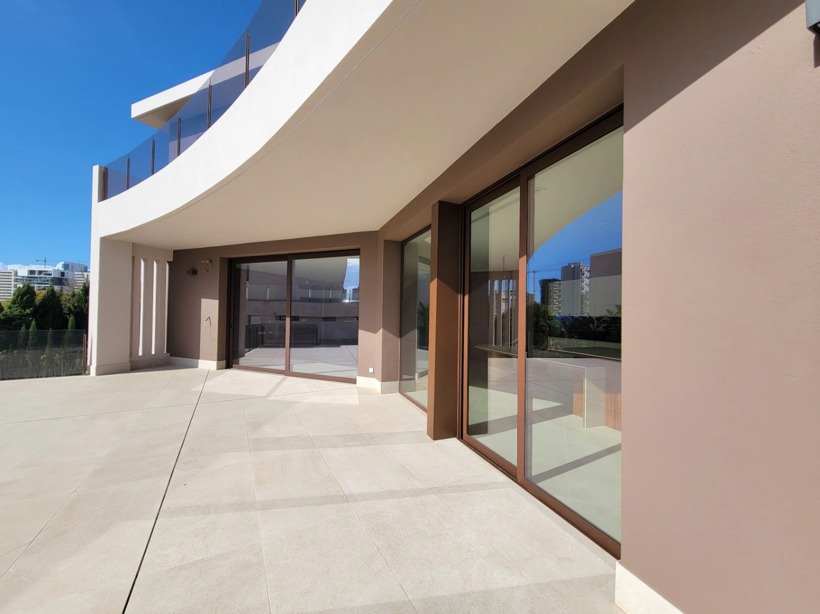 VILLA DE NUEVA CONSTRUCCION CERCA DE TODOS LOS SERVICIOS