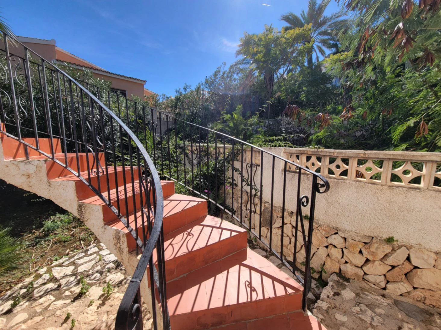 VILLA EN MARYVILLA CON VISTAS ESPECTACULARES CON PROYECTO MODERNO