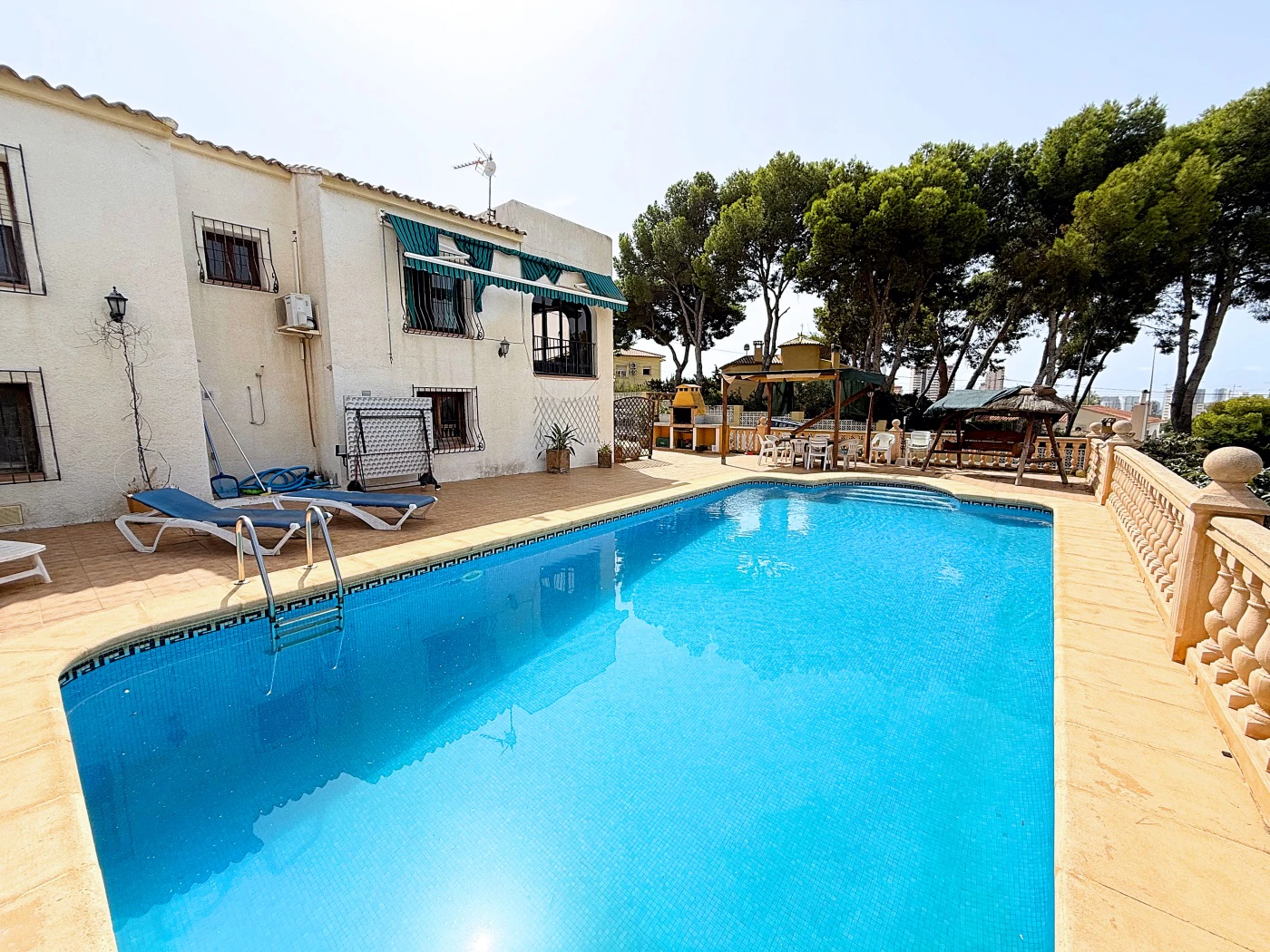 Encantadora Villa en Calpe con Vistas Panorámicas en Zona Residencial Exclusiva