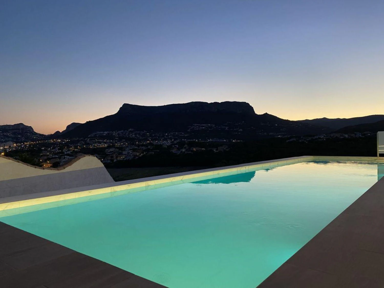 Se vende una hermosa villa bioclimática recién construida.