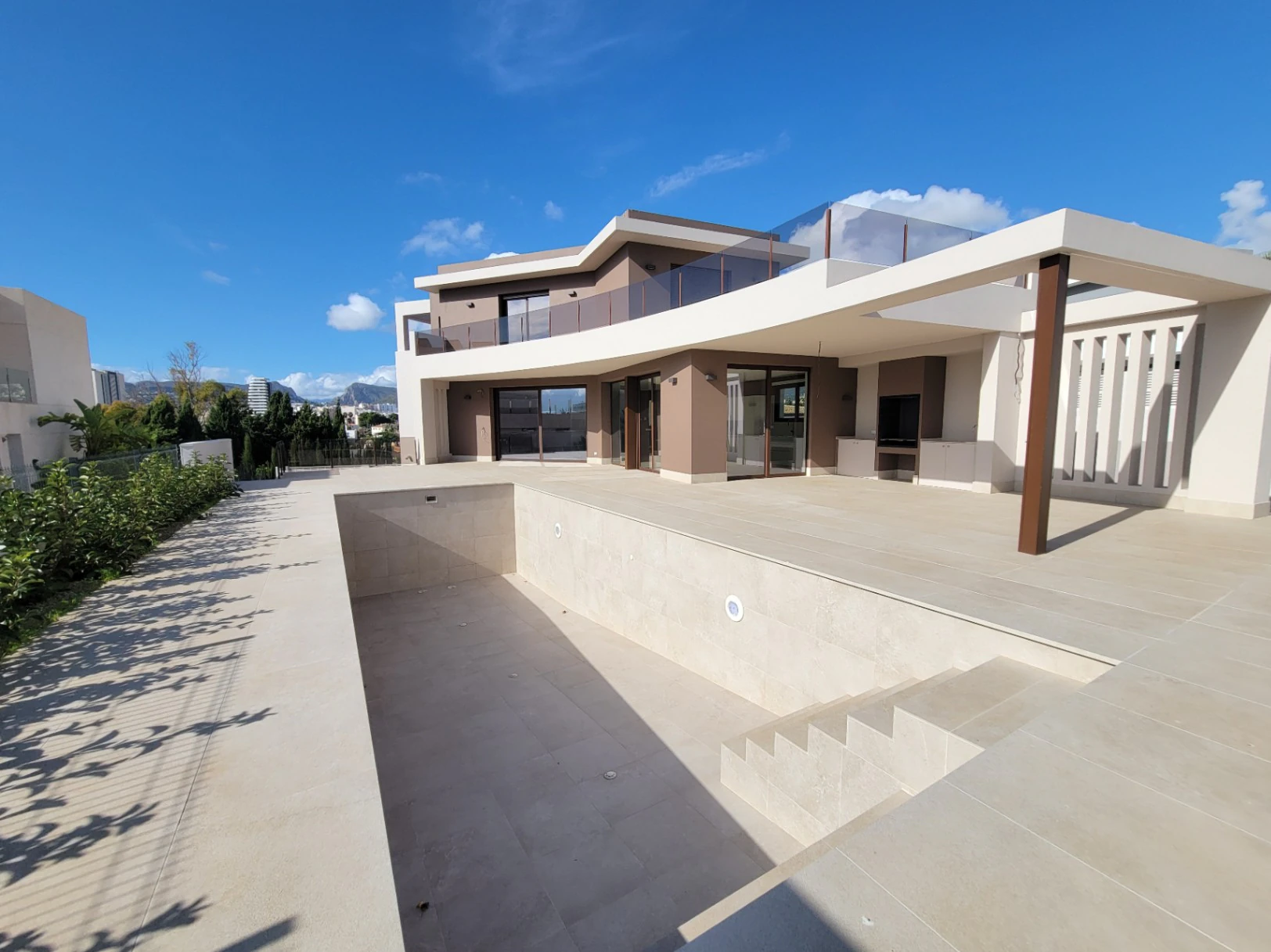 VILLA DE NUEVA CONSTRUCCION CERCA DE TODOS LOS SERVICIOS