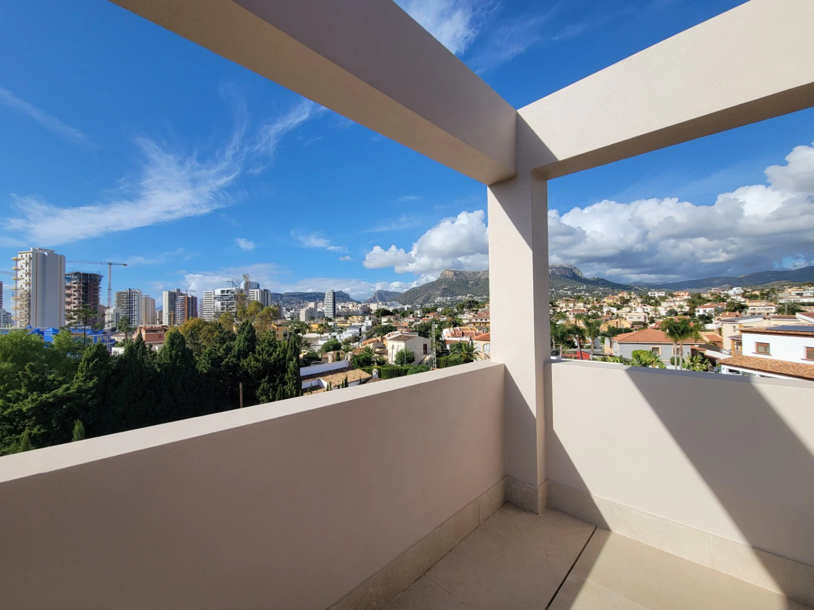 VILLA DE NUEVA CONSTRUCCION CERCA DE TODOS LOS SERVICIOS