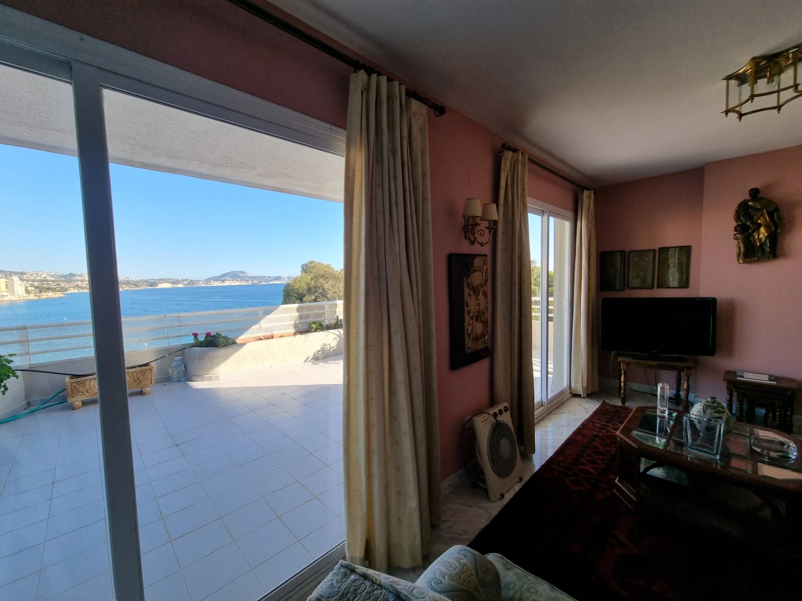 APARTAMENTO SITUADO EN PRIMERA LINEA