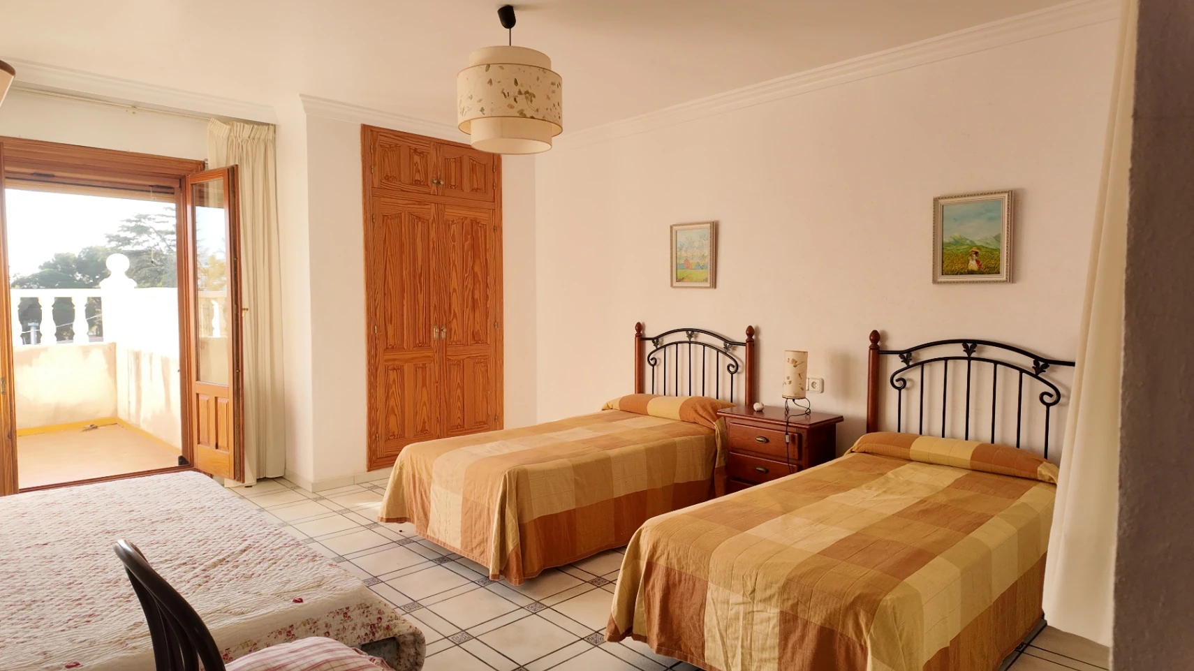 Amplio chalet independiente con 5 dormitorios y piscina en Calpe