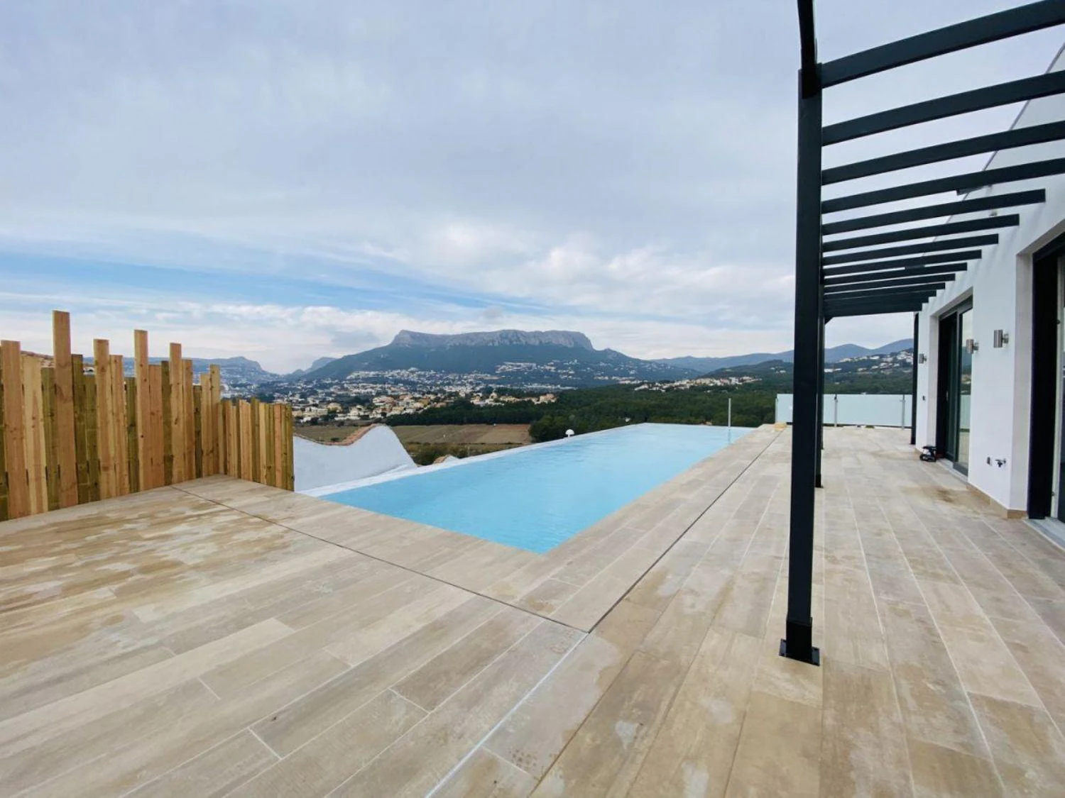 Se vende una hermosa villa bioclimática recién construida.