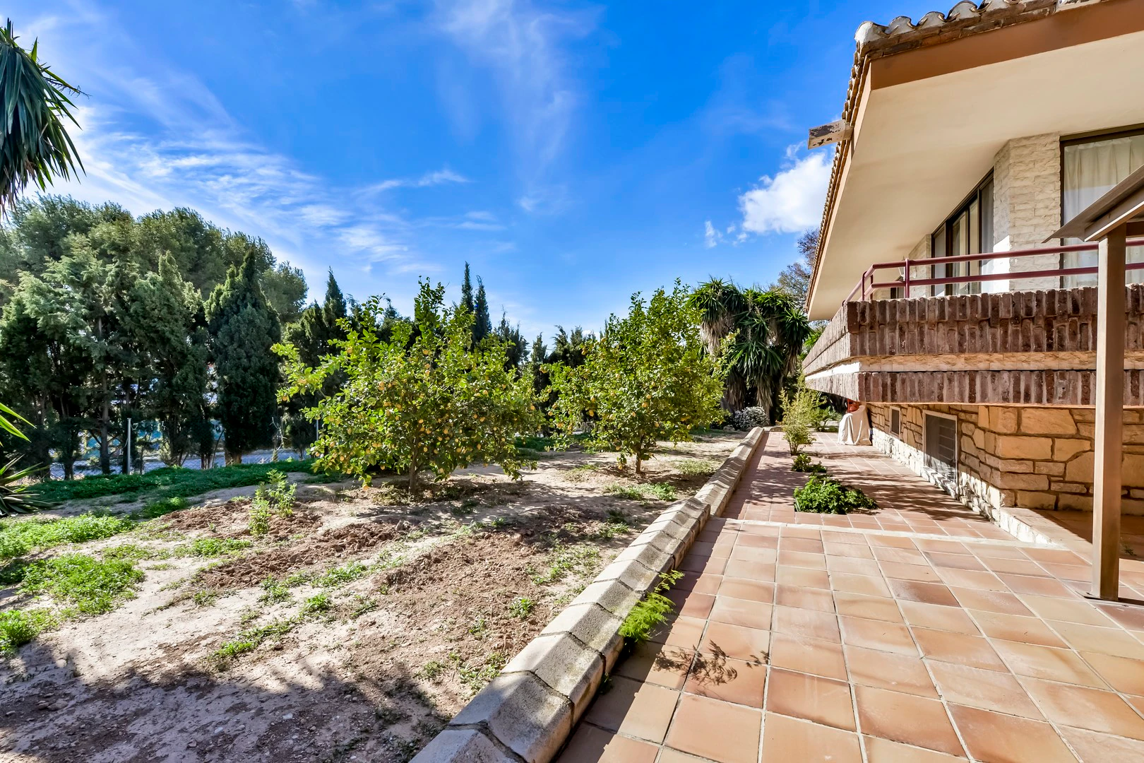 AMPLIA CASA EN BENIDORM