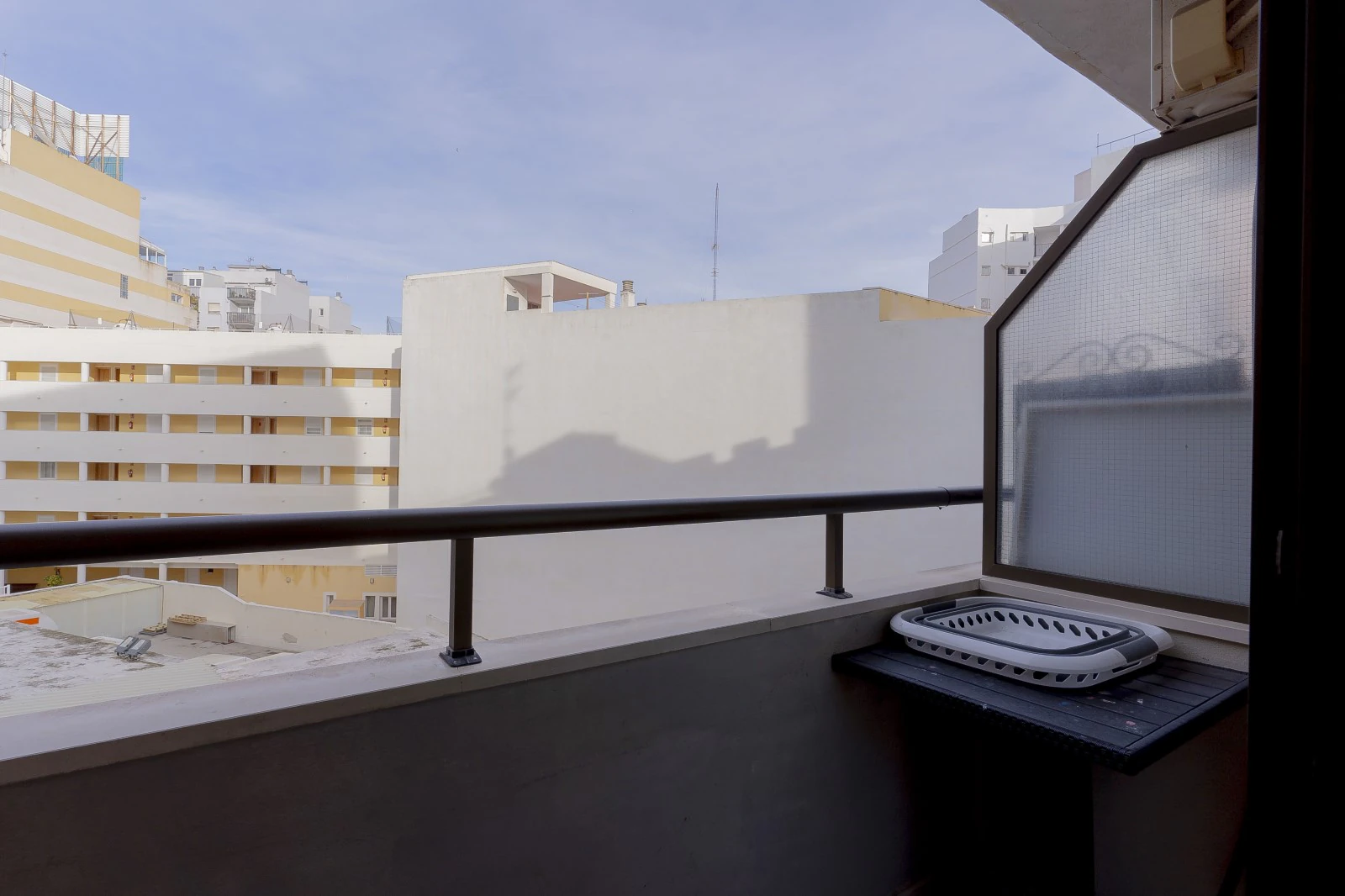 BONITO APARTAMENTO TOTALMENTE RENOVADO