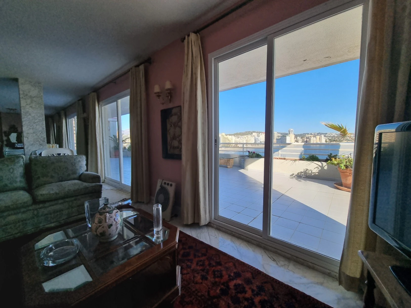APARTAMENTO SITUADO EN PRIMERA LINEA