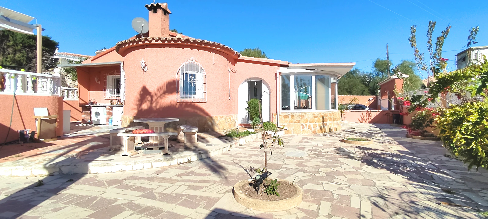 Hermosa villa recientemente reformada
