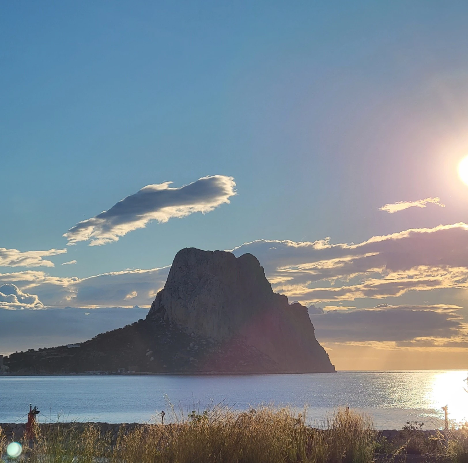 Parcela de gran tamaño con vistas al mar.
