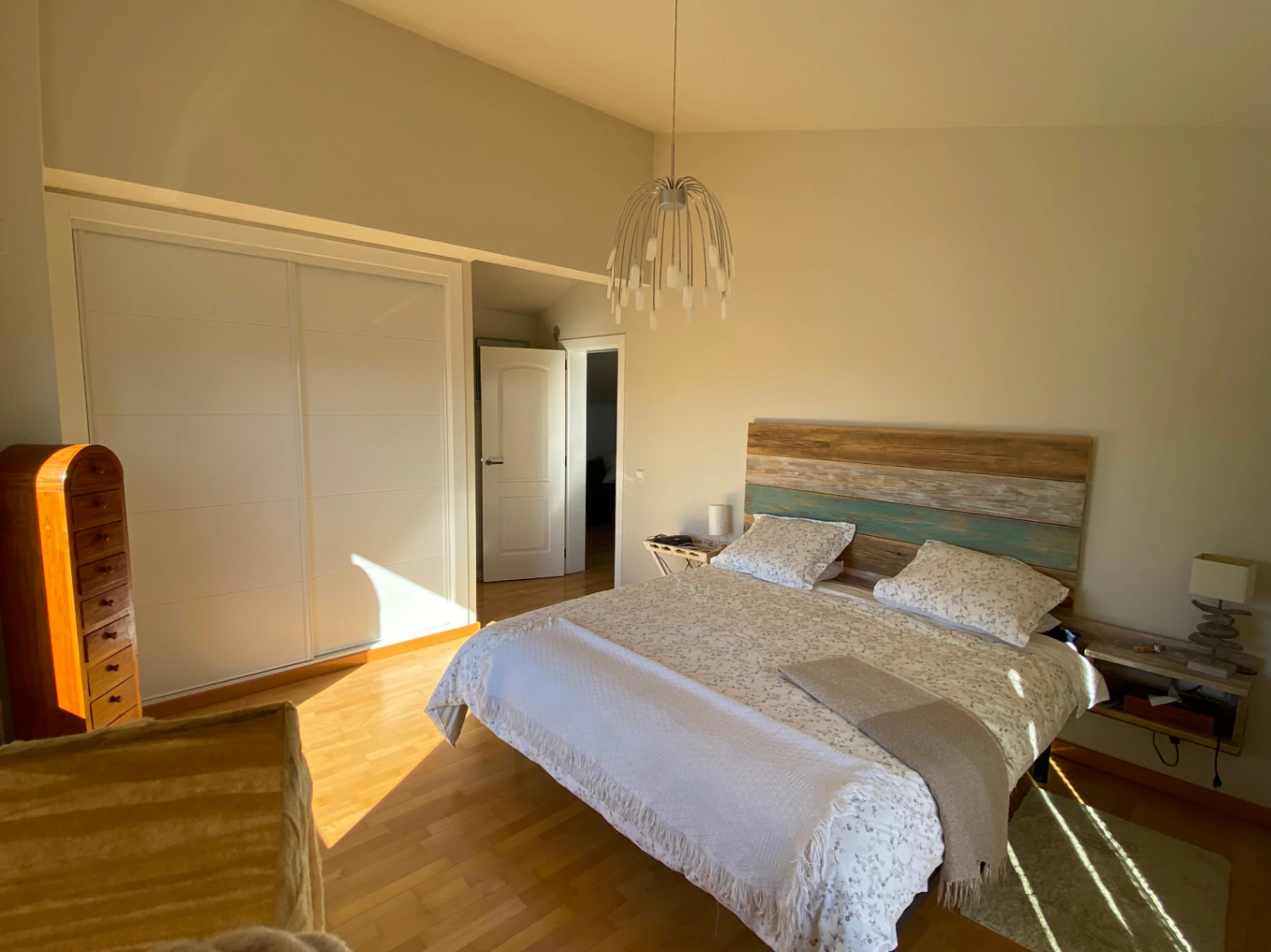 VILLA CON APARTAMENTO DE INVITADOS EN BUENA UBICACION