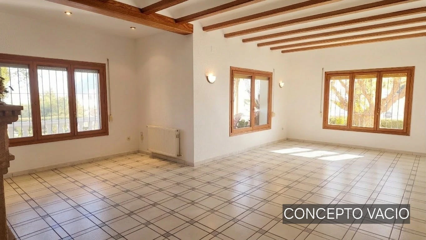 Amplio chalet independiente con 5 dormitorios y piscina en Calpe