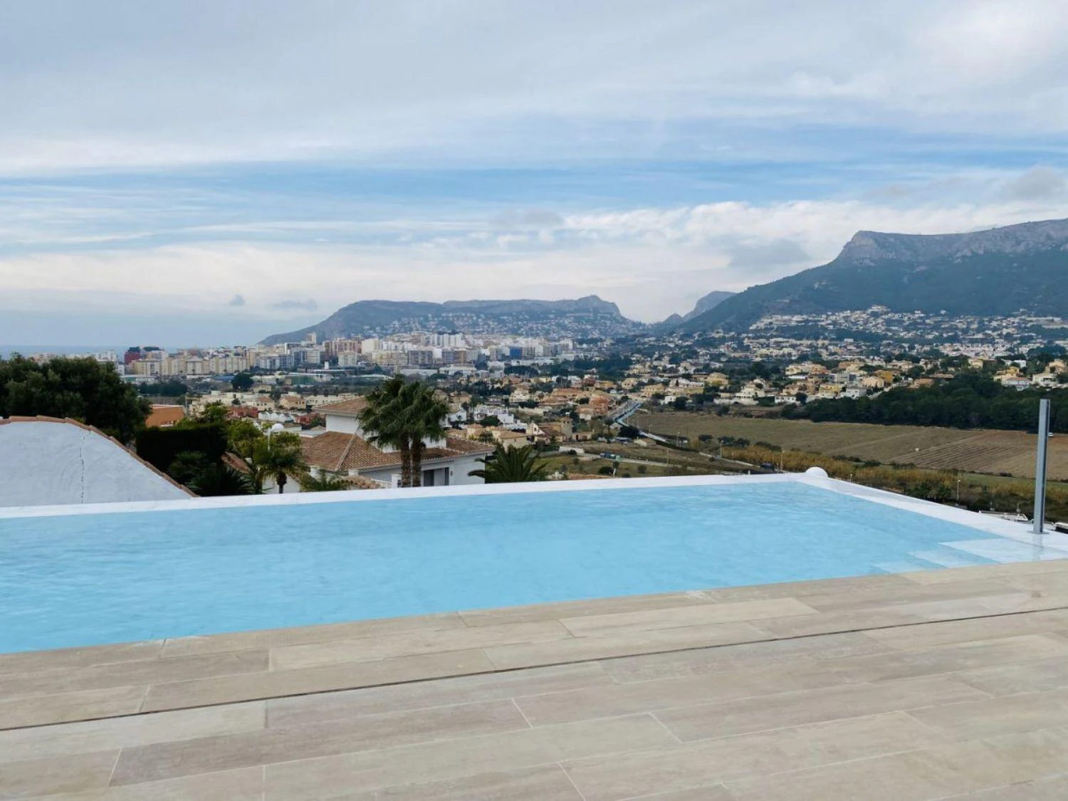 Se vende una hermosa villa bioclimática recién construida.