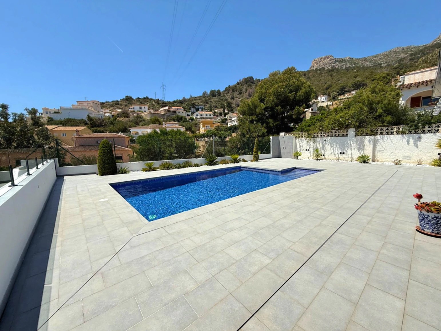 Villa moderna en una sola planta , ideal para vivir todo el año