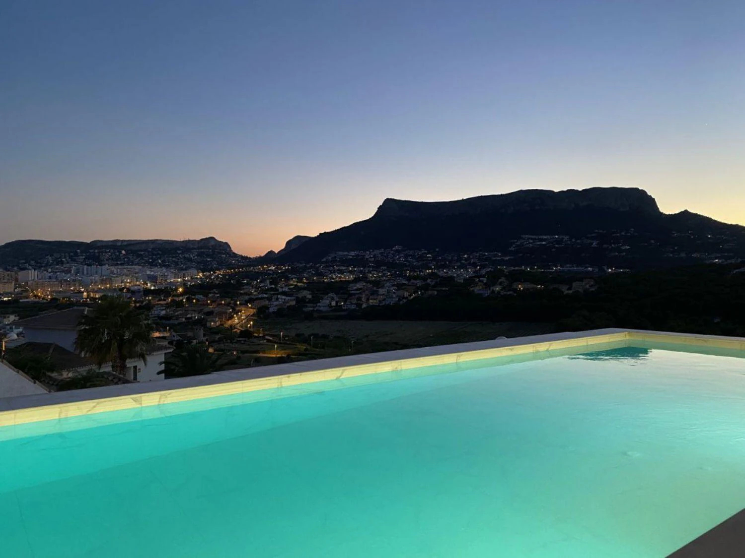 Se vende una hermosa villa bioclimática recién construida.