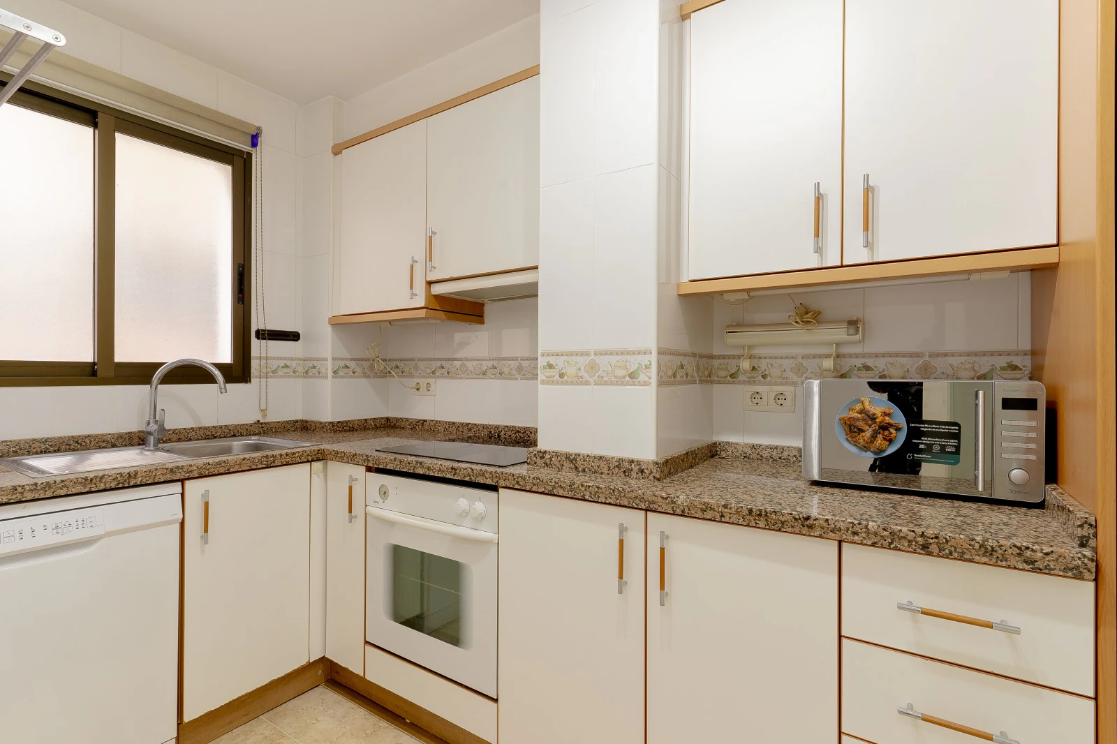 BONITO APARTAMENTO TOTALMENTE RENOVADO
