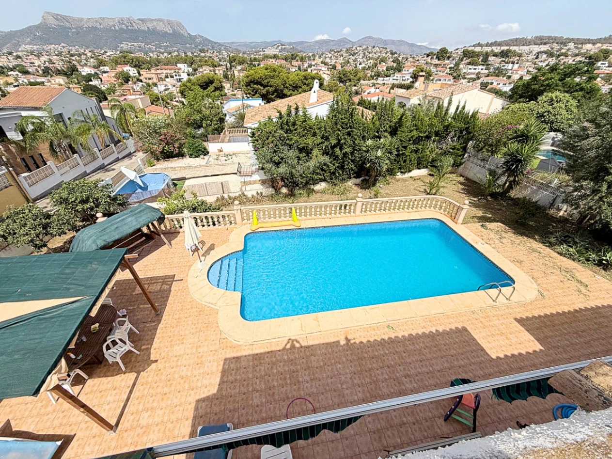 Encantadora Villa en Calpe con Vistas Panorámicas en Zona Residencial Exclusiva
