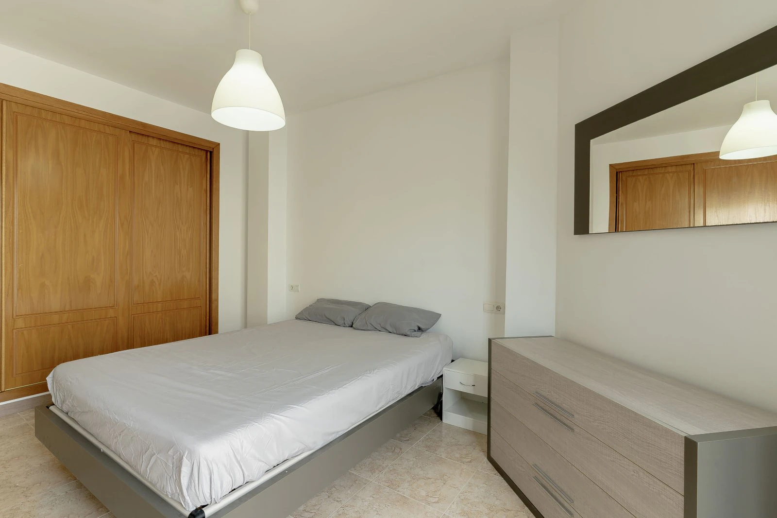 BONITO APARTAMENTO TOTALMENTE RENOVADO