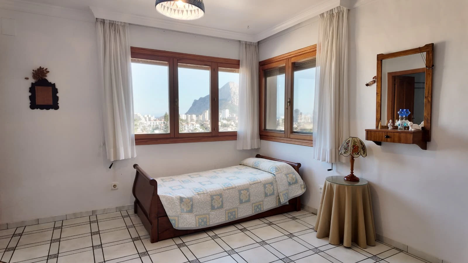Amplio chalet independiente con 5 dormitorios y piscina en Calpe