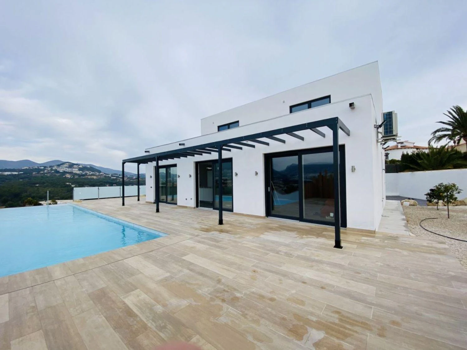 Se vende una hermosa villa bioclimática recién construida.