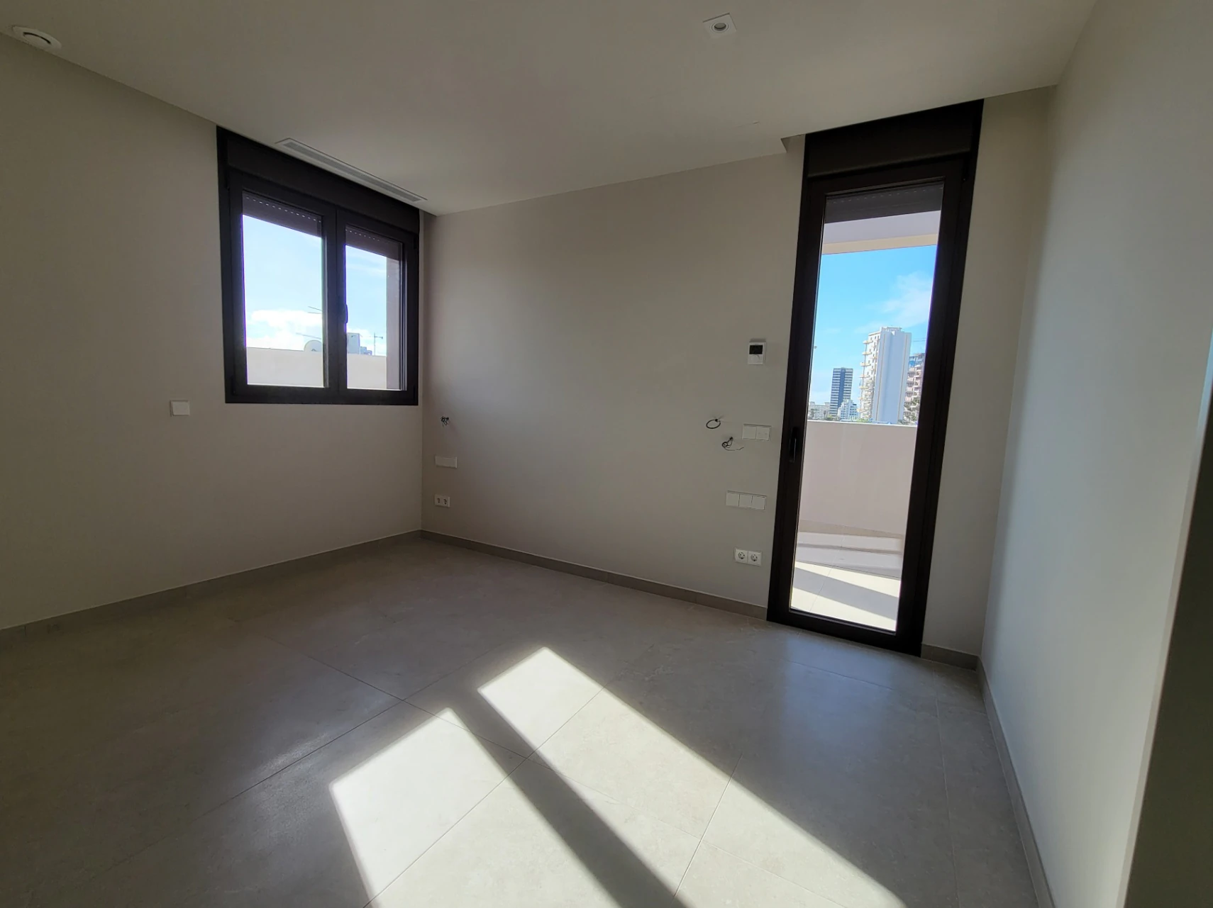 VILLA DE NUEVA CONSTRUCCION CERCA DE TODOS LOS SERVICIOS