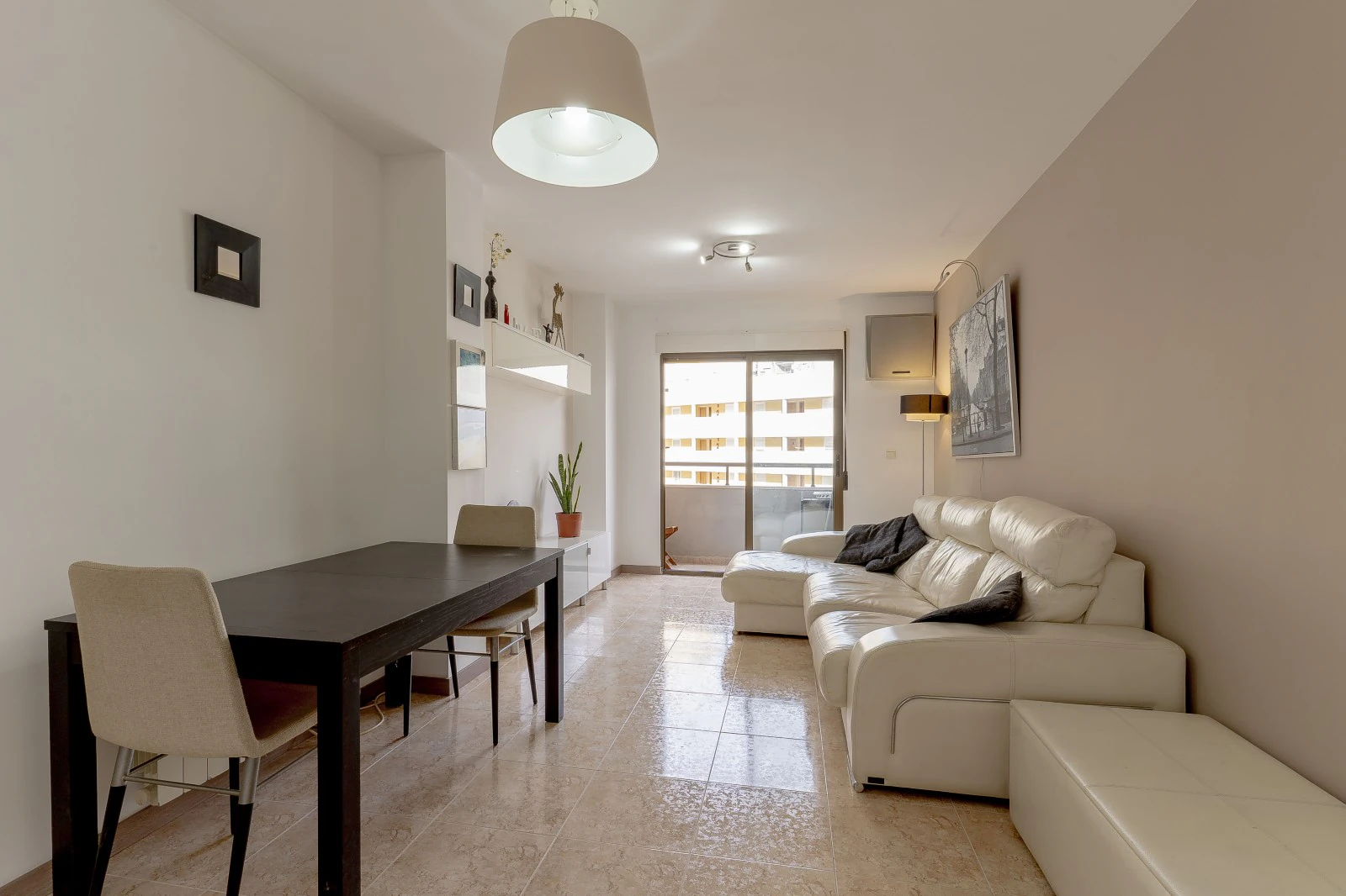 BONITO APARTAMENTO TOTALMENTE RENOVADO