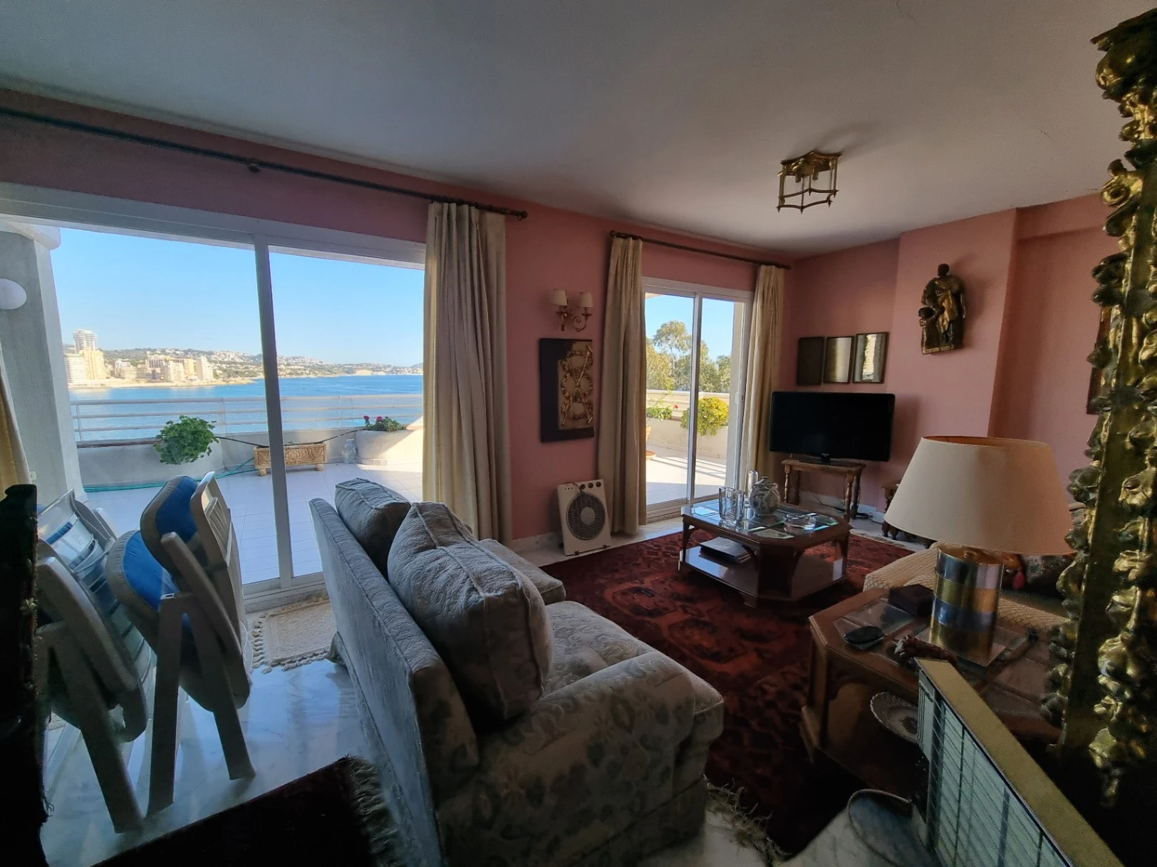 APARTAMENTO SITUADO EN PRIMERA LINEA