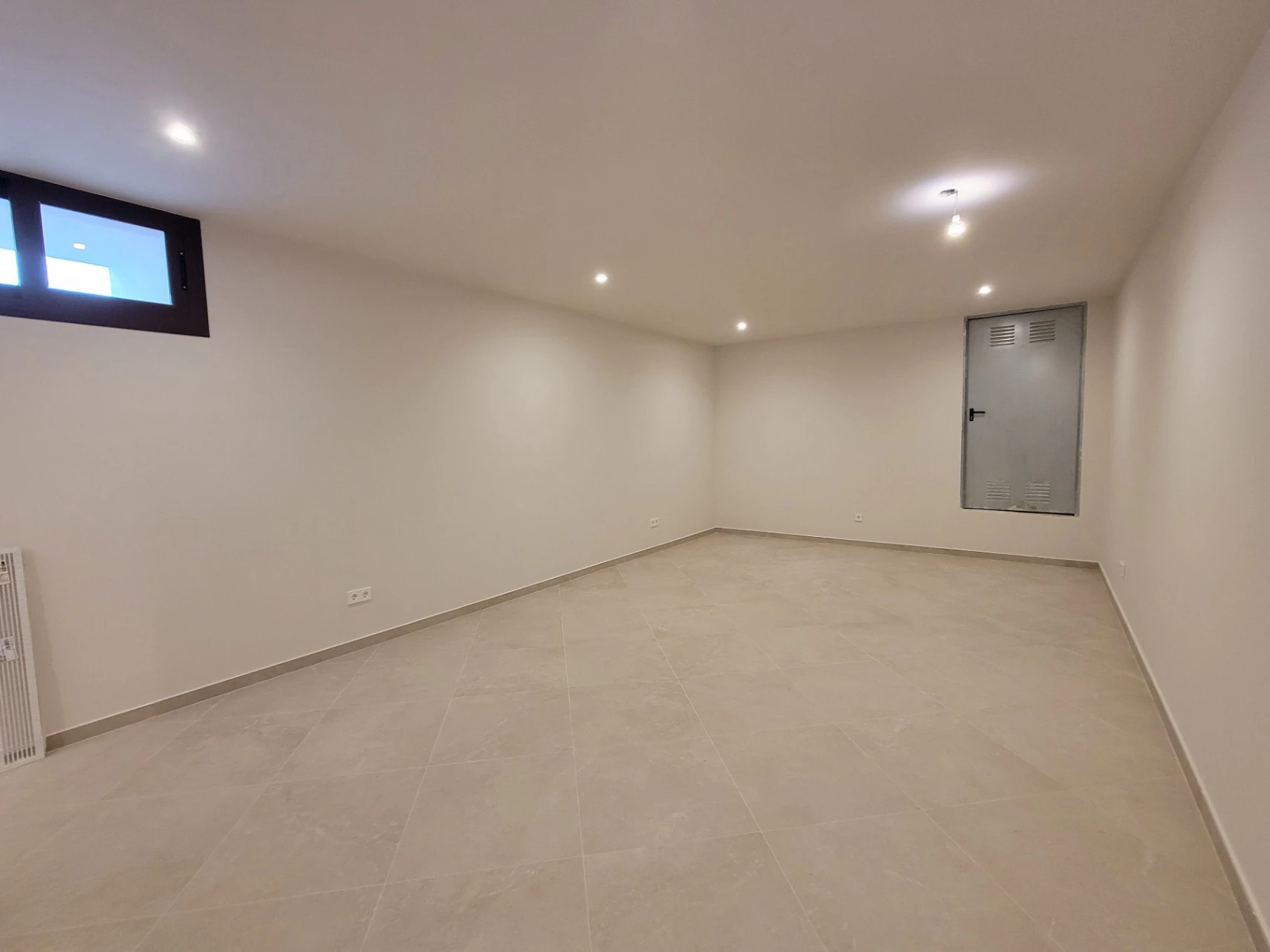 VILLA DE NUEVA CONSTRUCCION CERCA DE TODOS LOS SERVICIOS