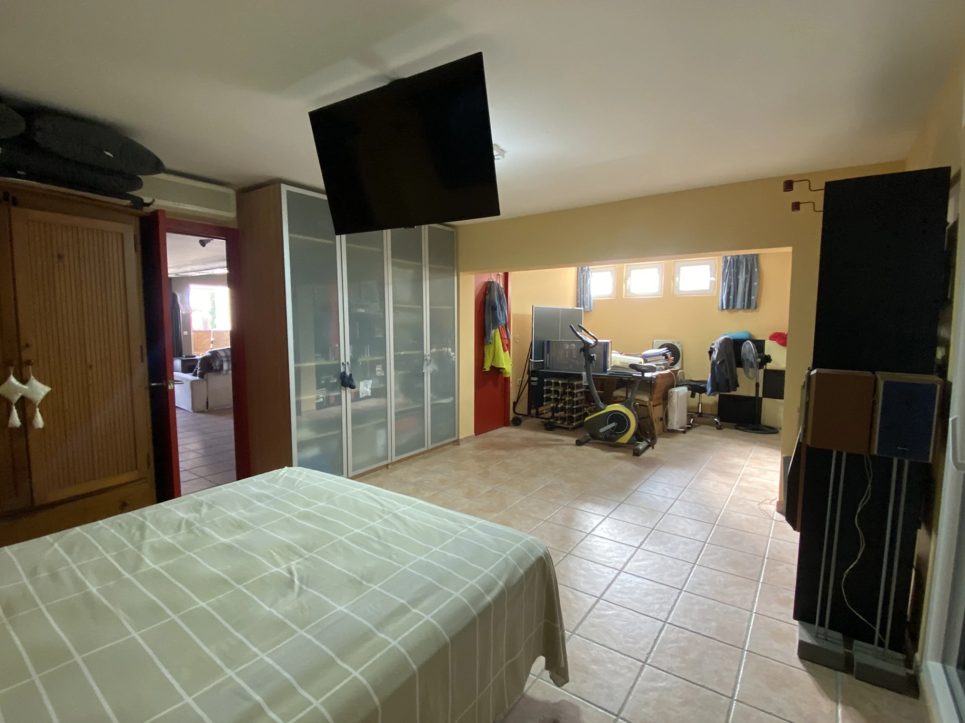 VILLA CON APARTAMENTO DE INVITADOS EN BUENA UBICACION