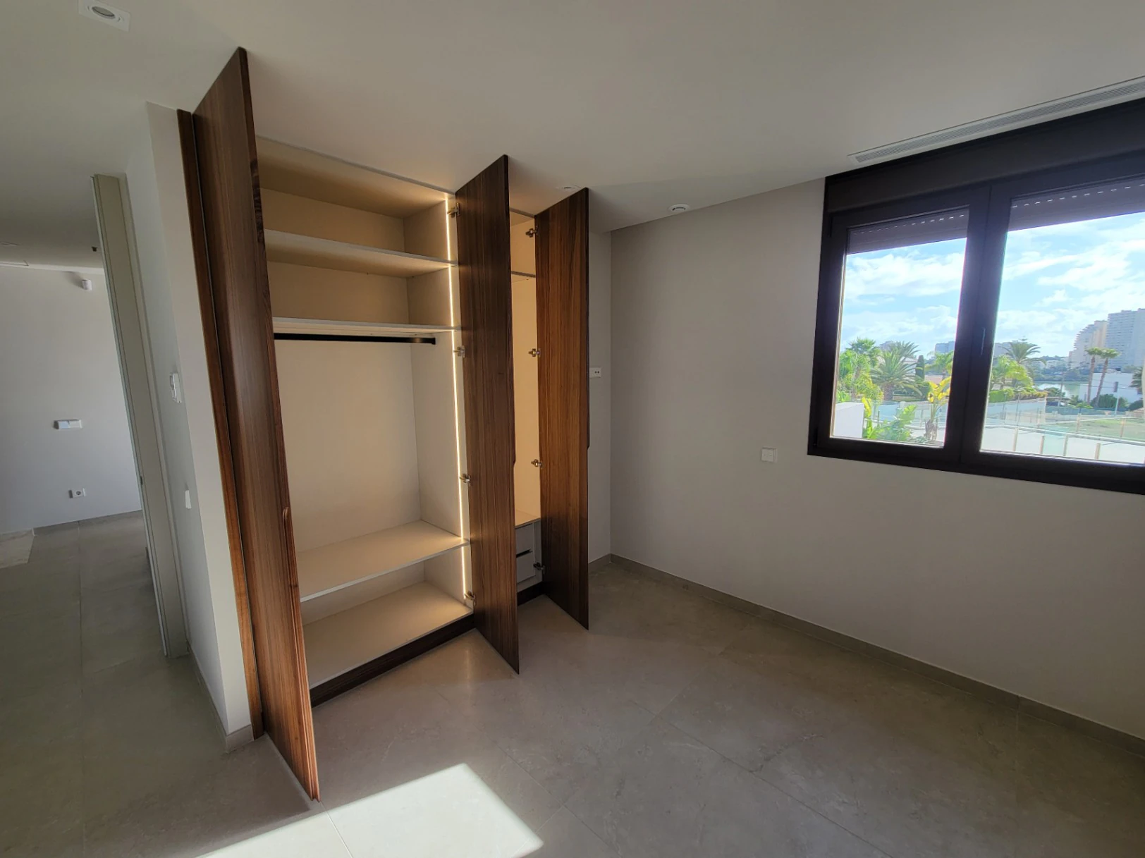 VILLA DE NUEVA CONSTRUCCION CERCA DE TODOS LOS SERVICIOS