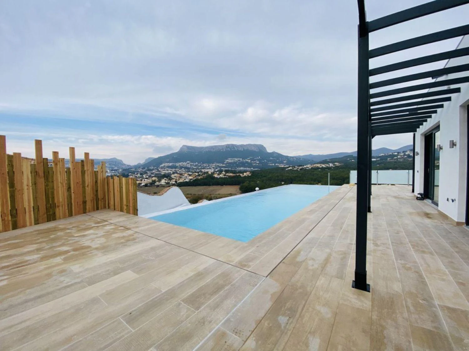 Se vende una hermosa villa bioclimática recién construida.