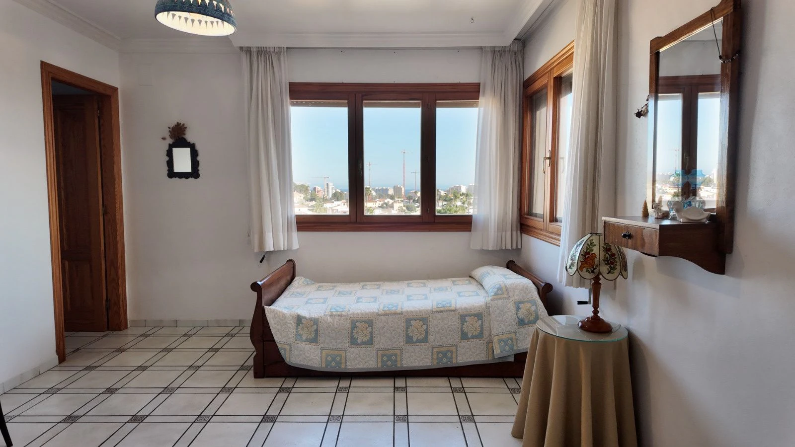 Amplio chalet independiente con 5 dormitorios y piscina en Calpe