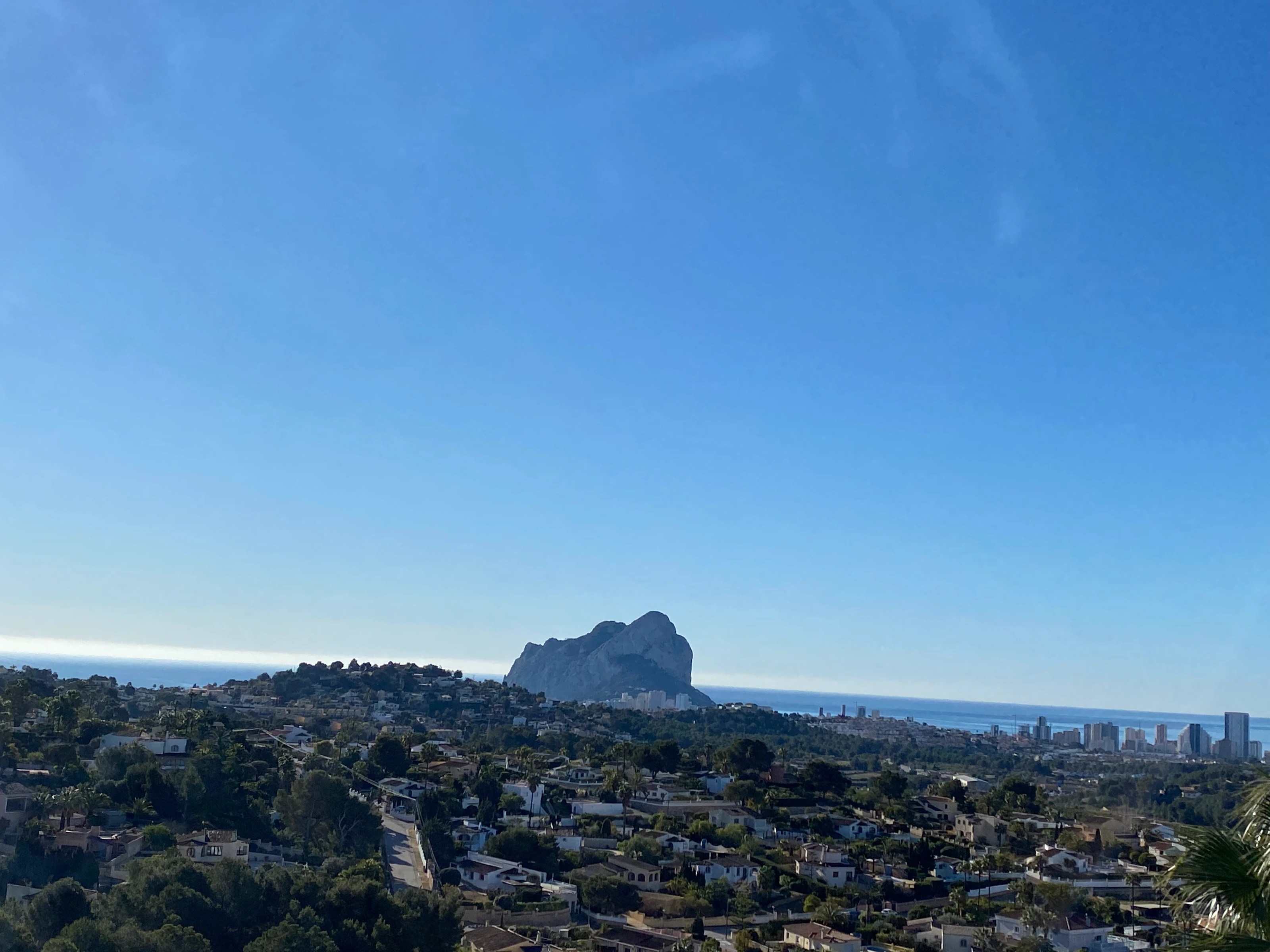 Impresionante parcela con increíbles vistas al pueblo y al mar. ¡ÚLTIMA UNIDAD con vistas al mar!