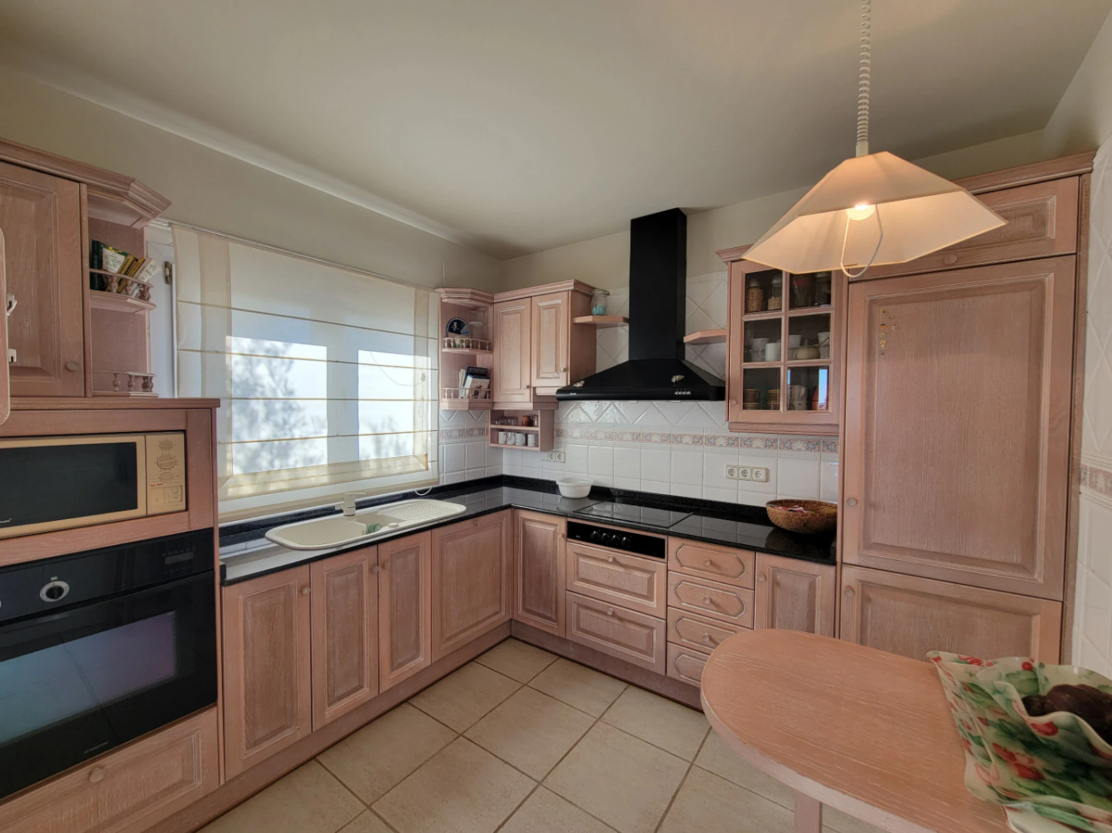 VILLA CON APARTAMENTO DE INVITADOS EN BUENA UBICACION