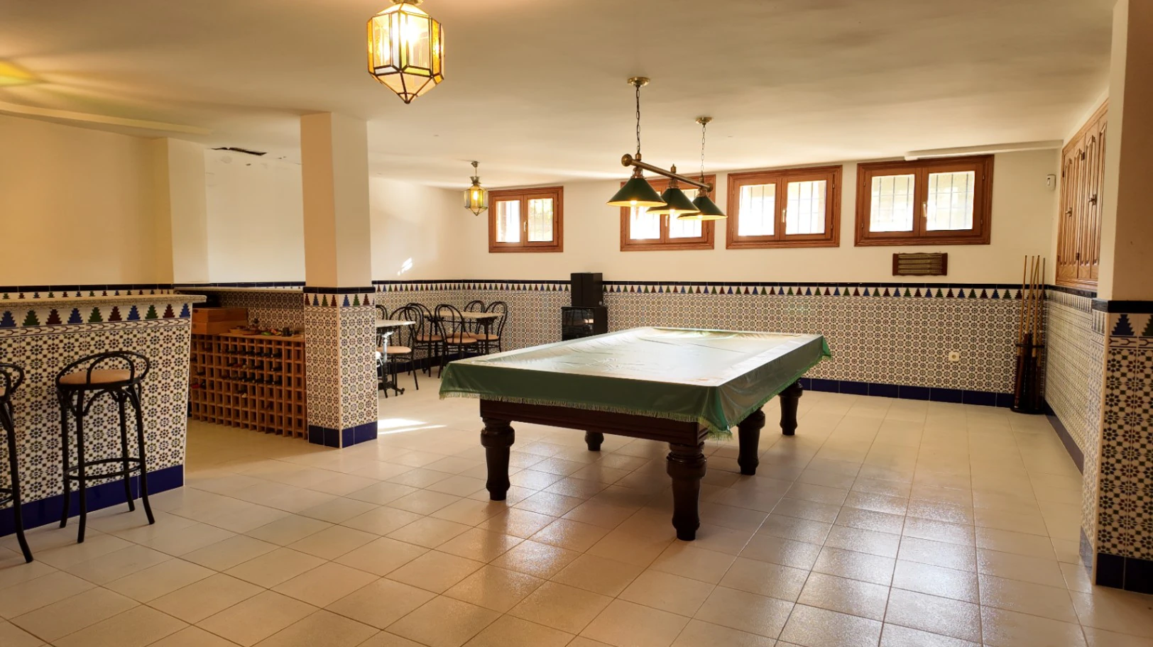 Amplio chalet independiente con 5 dormitorios y piscina en Calpe