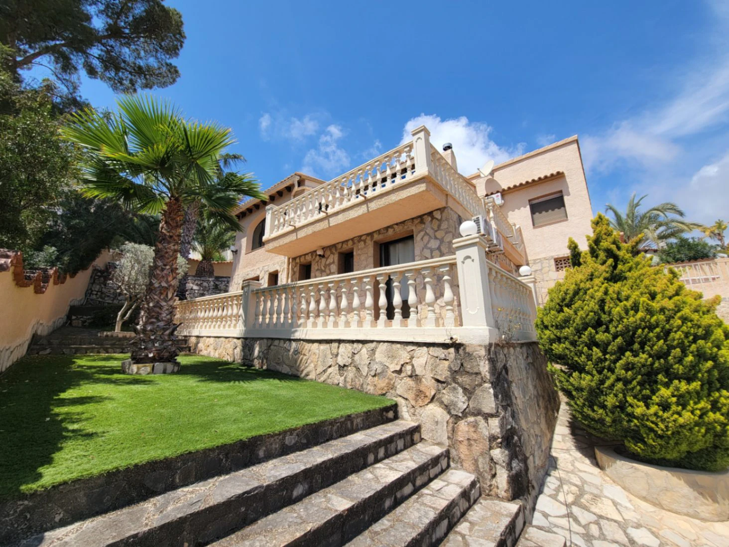 VILLA EN MARYVILLA CON VISTAS ESPECTACULARES