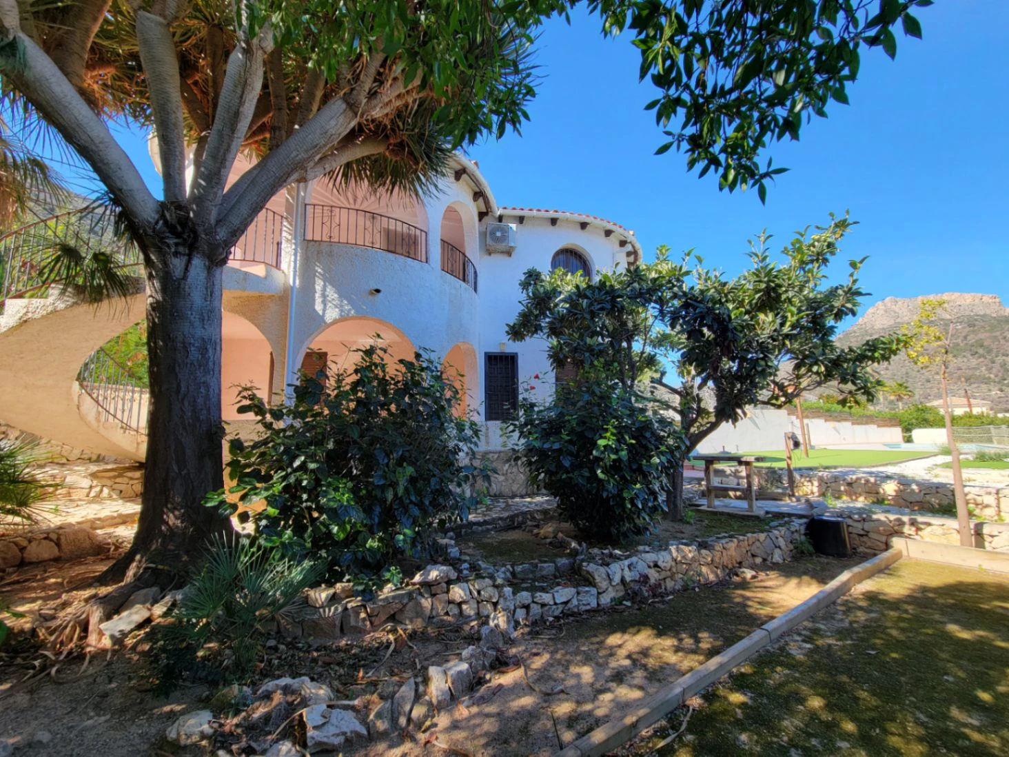 VILLA EN MARYVILLA CON VISTAS ESPECTACULARES CON PROYECTO MODERNO