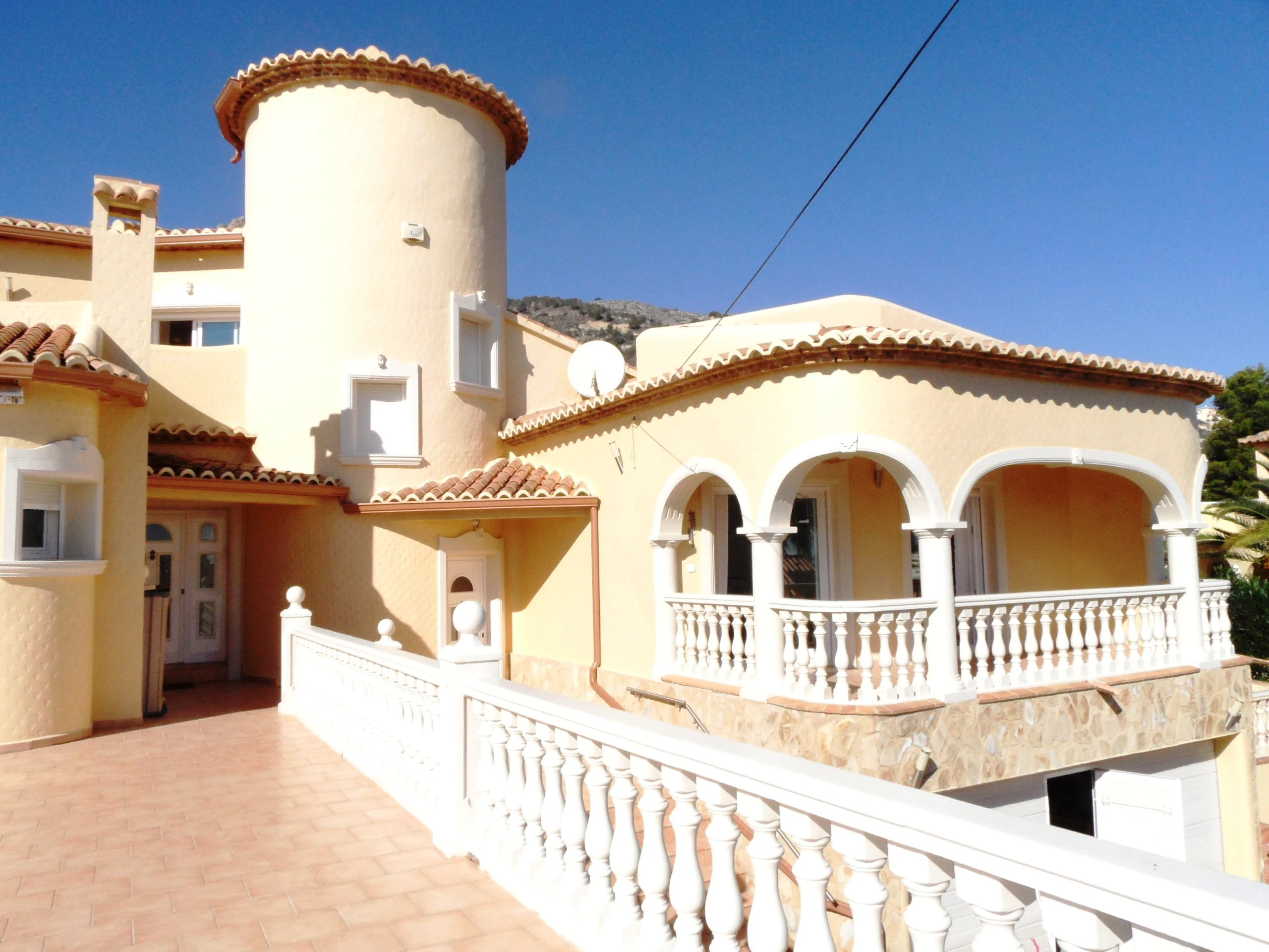 Amplia villa con preciosas vistas.