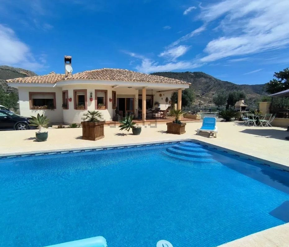 Casa en Relleu, Alicante - 3 Habitaciones, 2 Baños en Venta