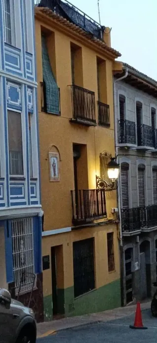 Encanto de Pueblo en Relleu – Casa de 3 Dormitorios y 2 Baños