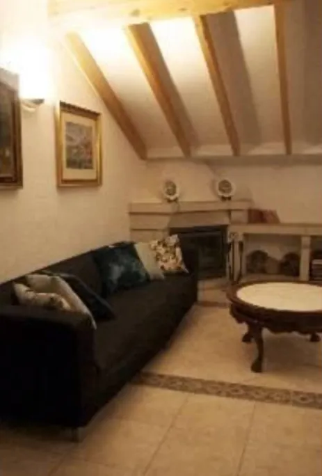 Encanto de Pueblo en Relleu – Casa de 3 Dormitorios y 2 Baños
