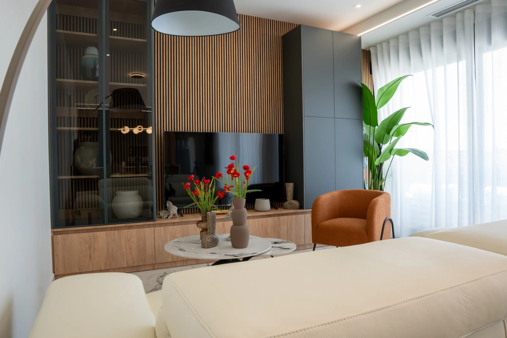6139 - Estupenda villa de diseño moderno y sostenible, pensada para disfrutar de una vida tranquila, cómoda y en armonía con el entorno