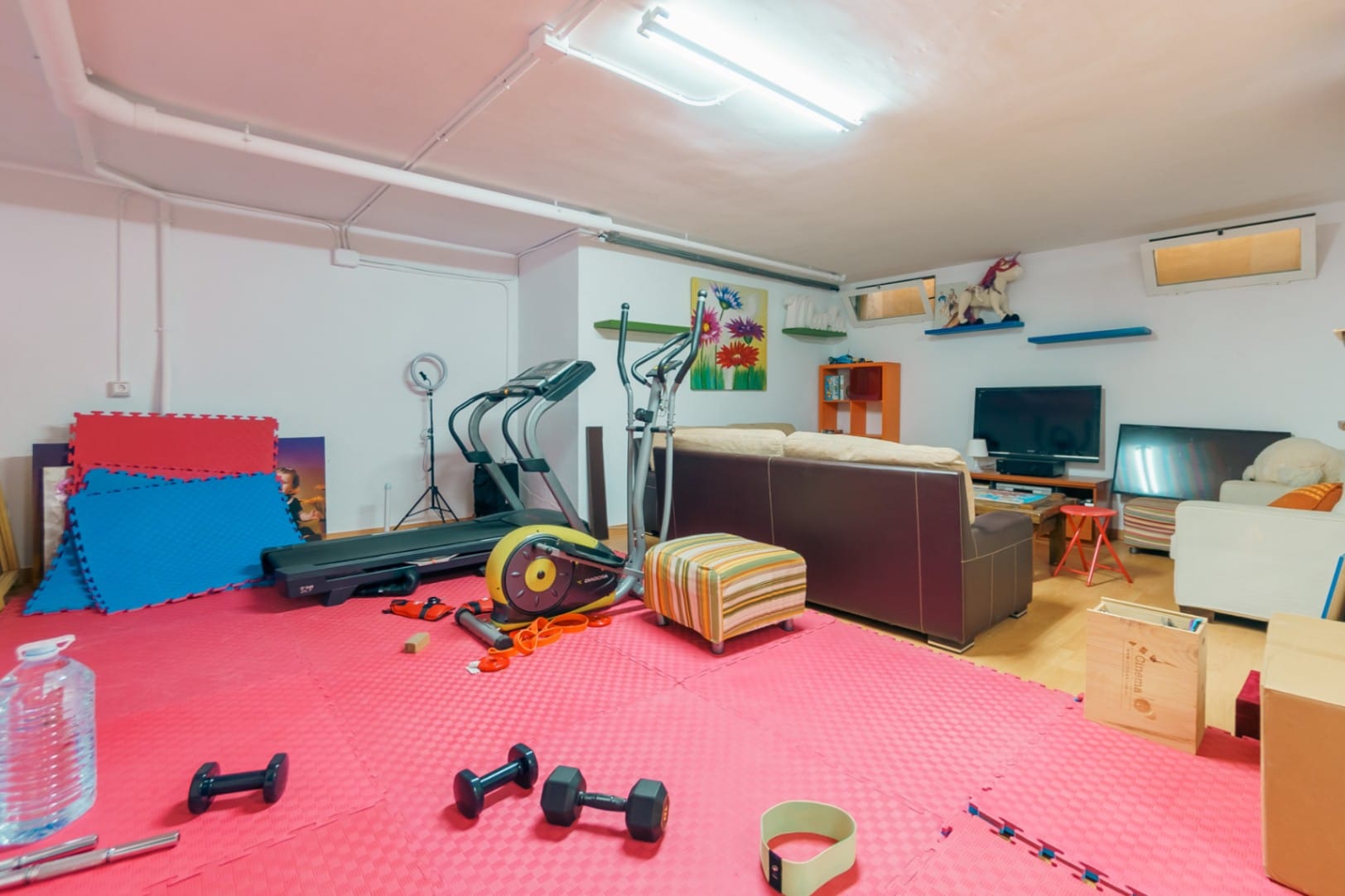 Chalet for sale with 4 bedrooms and a swimming pool in Benidorm.