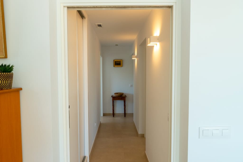 Modern chalet for sale with 4 bedrooms and a swimming pool in Calpe.