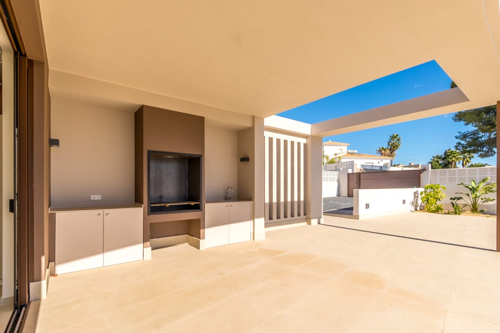 Modern chalet in Calpe with 5 bedrooms and private pool