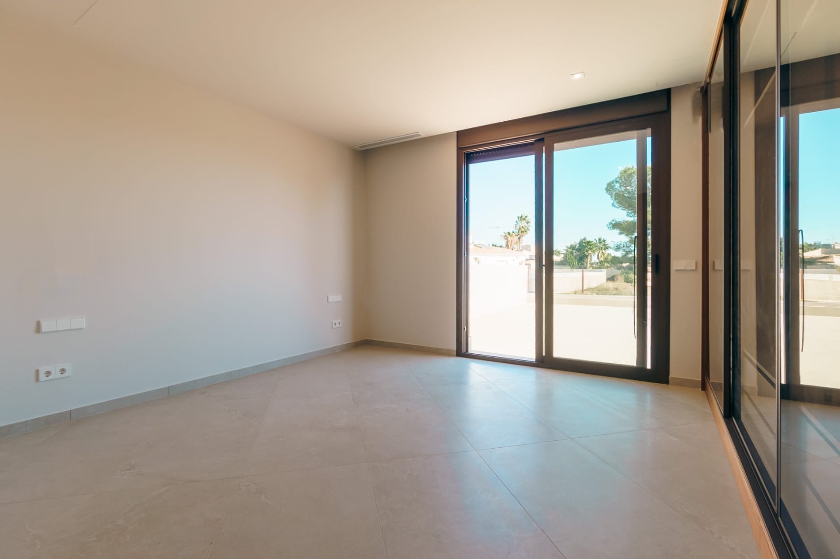 Modern chalet in Calpe with 5 bedrooms and private pool