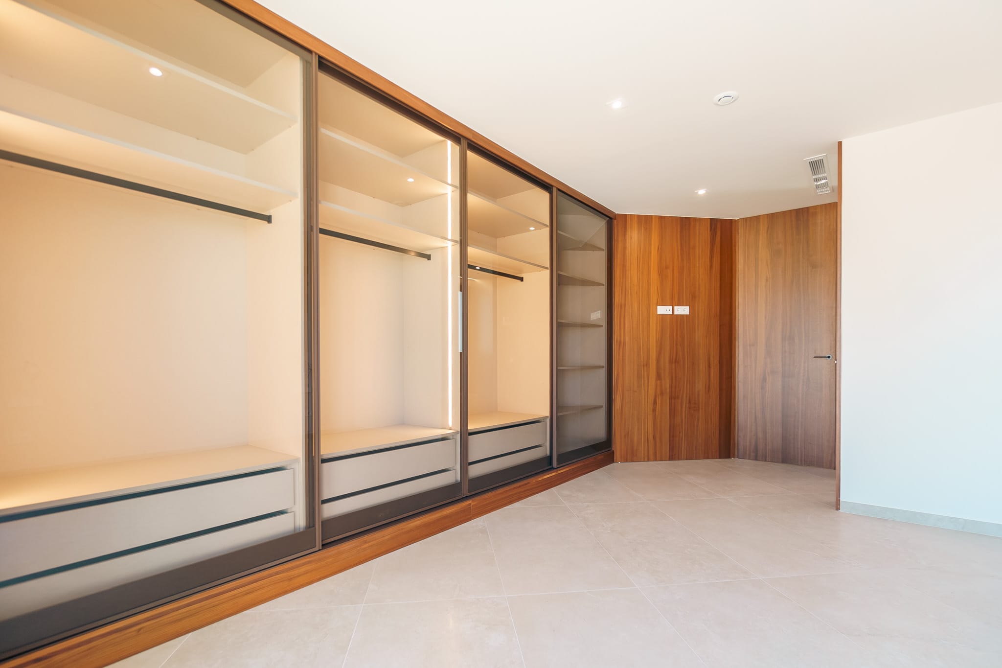 Modern chalet in Calpe with 5 bedrooms and private pool