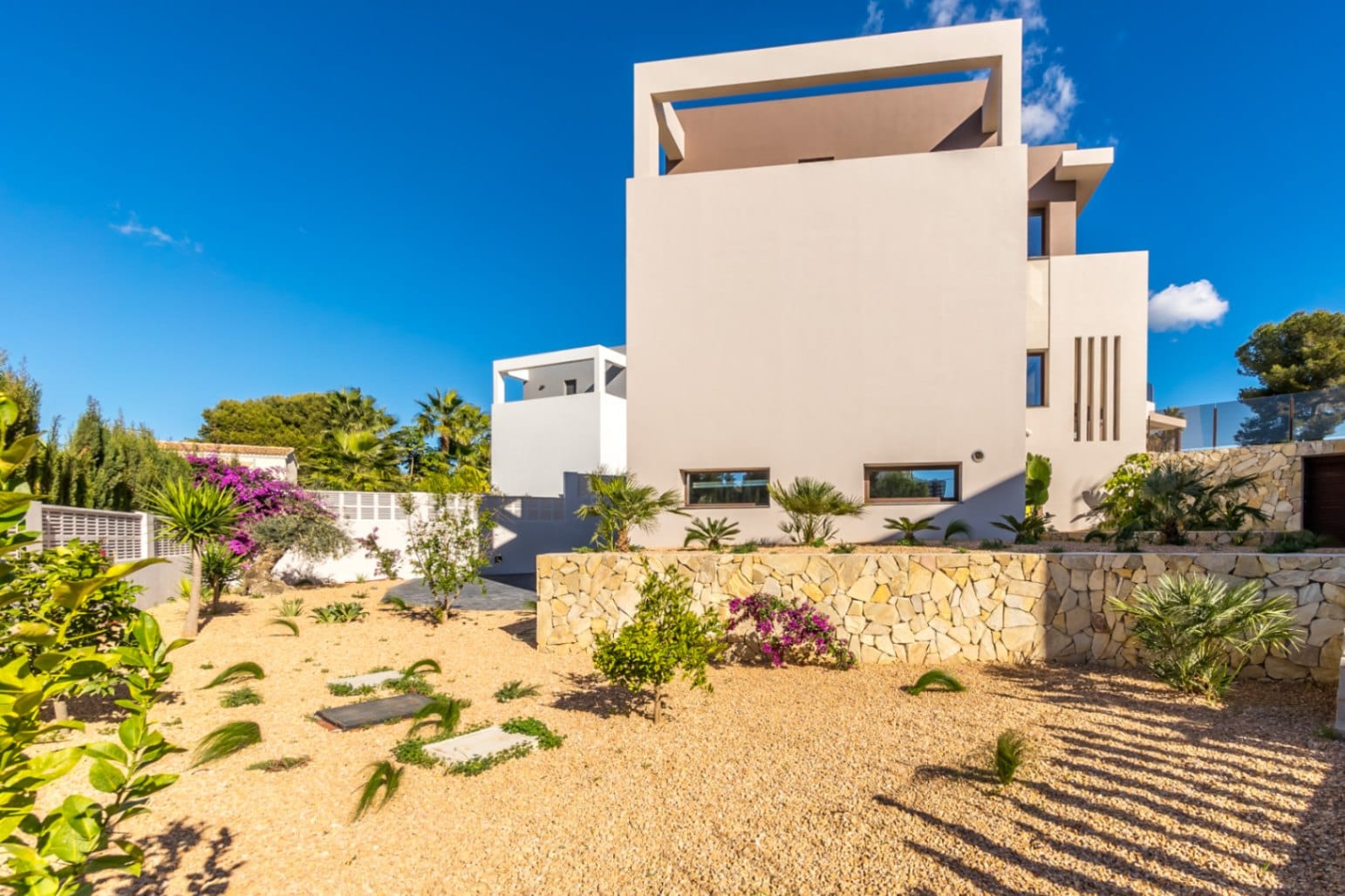 Modern chalet in Calpe with 5 bedrooms and private pool