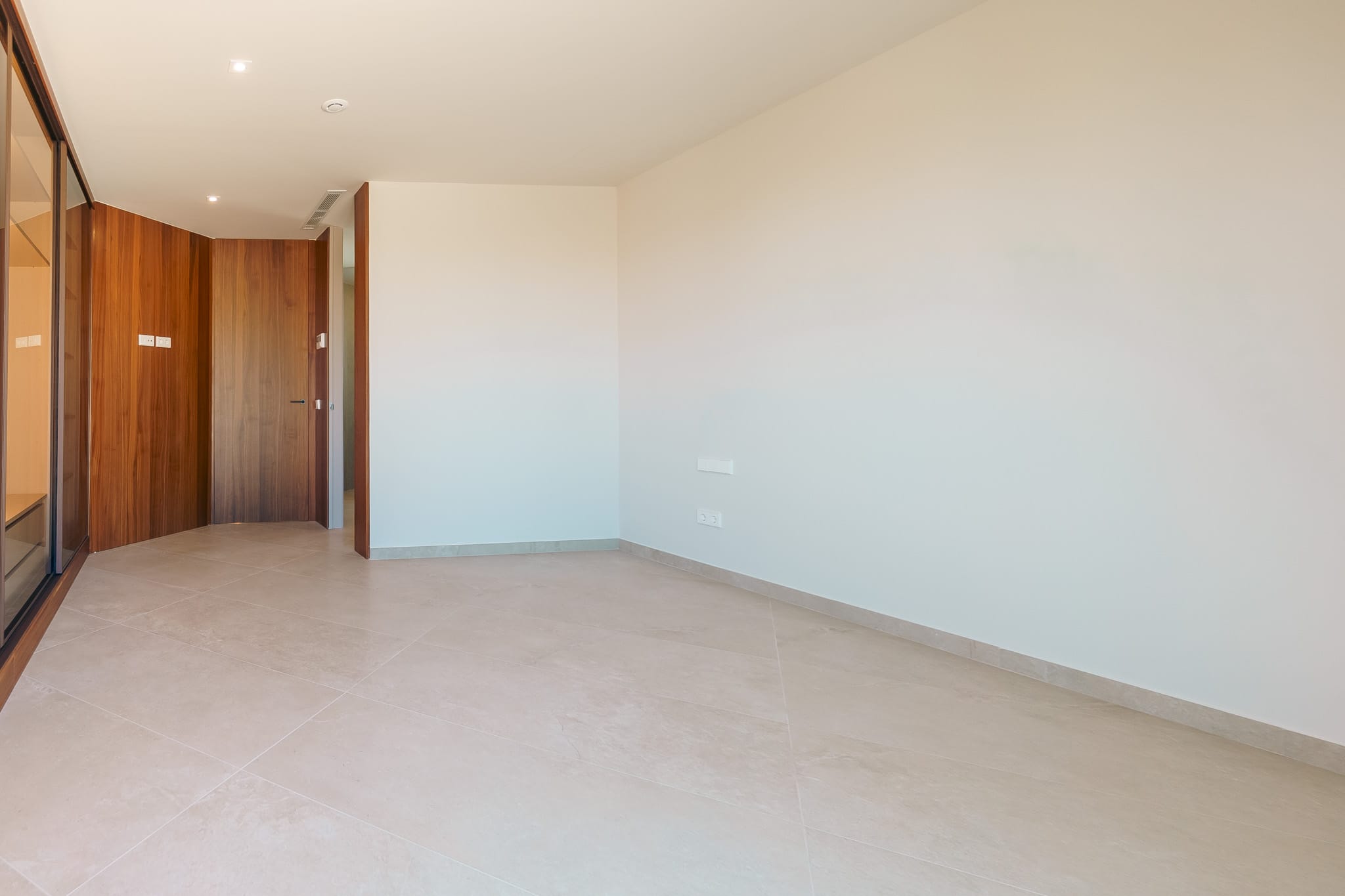 Modern chalet in Calpe with 5 bedrooms and private pool