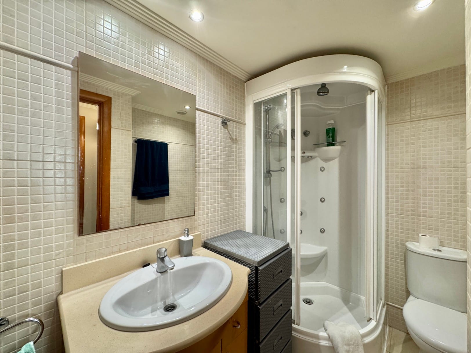 Apartment for sale in Altea in front of the beach with a jacuzzi.